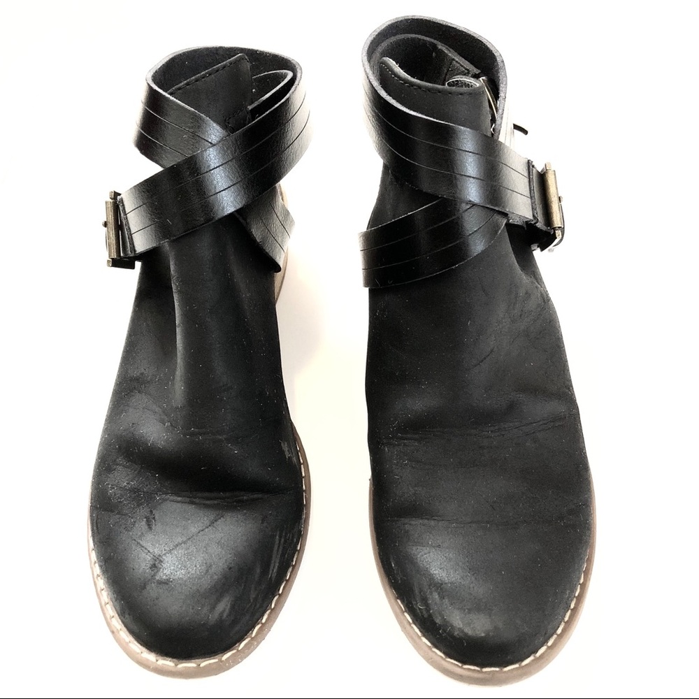 black strapy Roxy heels